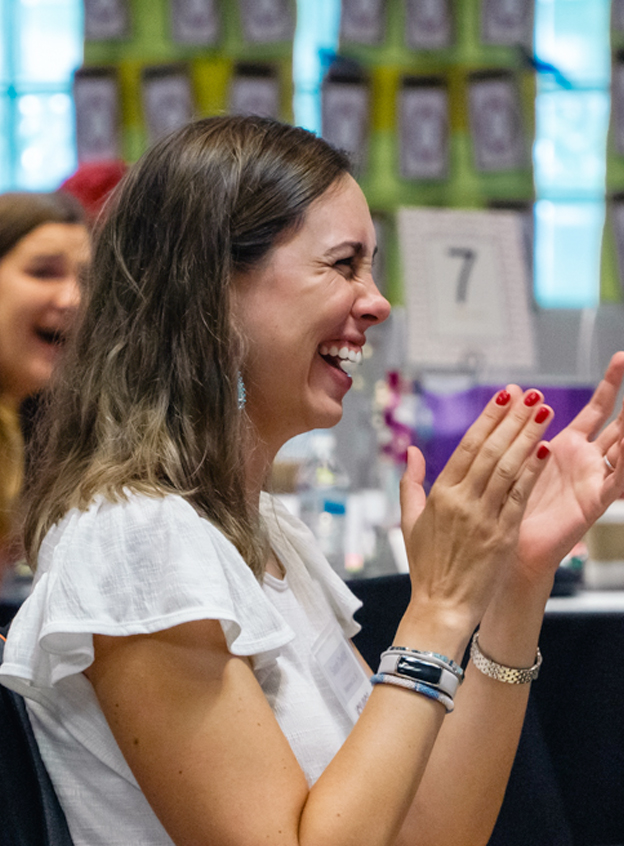 smiliing woman clapping hands